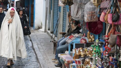 Les industries populaires reprennent pendant le Ramadan et les Tunisiens reviennent aux vêtements traditionnels