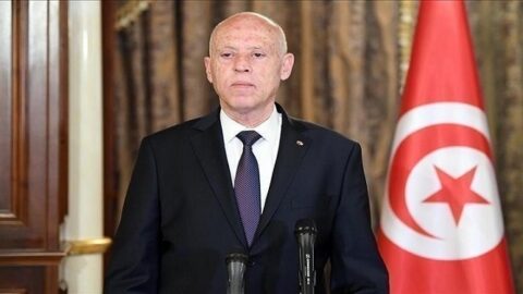 وأقال قيس سعيد رئيسين للحكومة و15 وزيرا منذ انتخابه