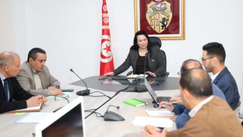 Le ministère de la Famille commence à distribuer des costumes de l’Aïd aux enfants parrainés par les systèmes de résidence et de demi-pension dans les centres intégrés