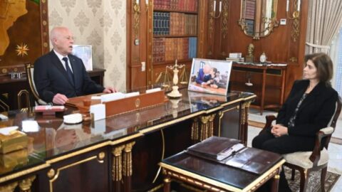 Lors de sa rencontre avec le ministre de l’Éducation, le Président de la République a appelé à examiner les certificats académiques et à accélérer l’élaboration d’une solution définitive au dossier des enseignants, des professeurs et des représentants.