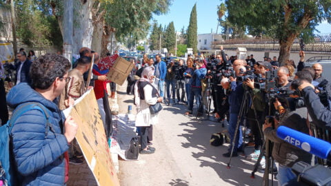 Condamnation de la visite de Meloni en Tunisie et mécontentement face à la gestion par Saied de la question de l’immigration