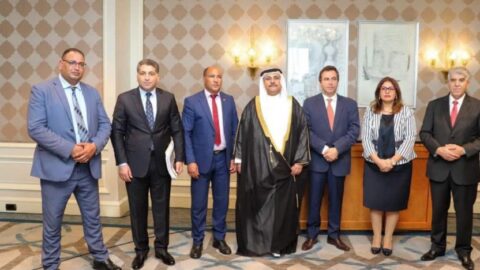 Le président du Parlement arabe reçoit une délégation de représentants de l’Assemblée du peuple