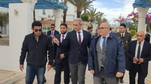 Yasmine Hammamet.. Le ministre du Tourisme inspecte l’état du port de divertissement et un certain nombre d’auberges fermées