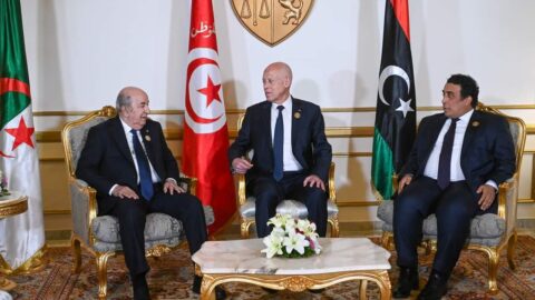 Après avoir participé à la réunion des dirigeants de Tunisie, d’Algérie et de Libye… le Président de la République fait ses adieux à Tebboune et Menfi