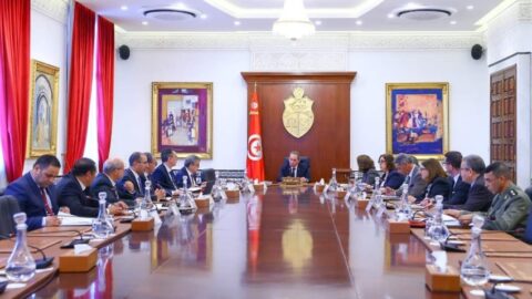 Le Premier ministre supervise une séance de travail ministérielle