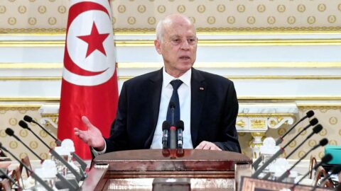 Peu de temps après que Saeed ait accusé des militants de trahison… un militant tunisien des droits humains a été arrêté pour « crimes financiers »