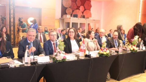 Au Cinquième Forum Arabe de la Compétition…distribution des prix aux gagnants du concours challenge