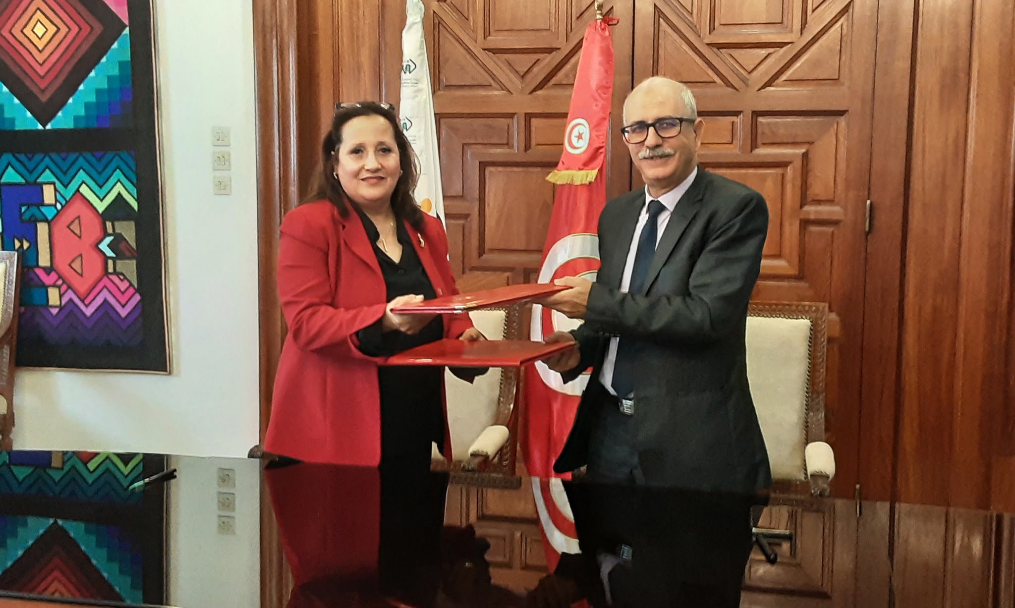 Signature d'un protocole d'échange de données entre le Centre de recherches et d'études sociales et l'Office des industries traditionnelles