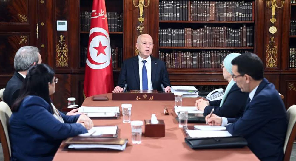 En séance de travail pour examiner un projet d'amendement au chapitre 96 du Code pénal... le Président de la République ordonne l'insertion d'une nouvelle disposition