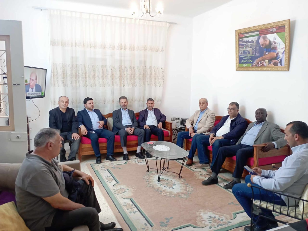 Des factions de la résistance palestinienne visitent la famille du martyr Muhammad Al-Zawari