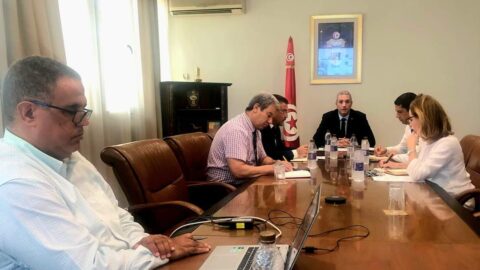 Le ministre du Tourisme supervise la réunion régulière avec les représentants du tourisme à l’étranger