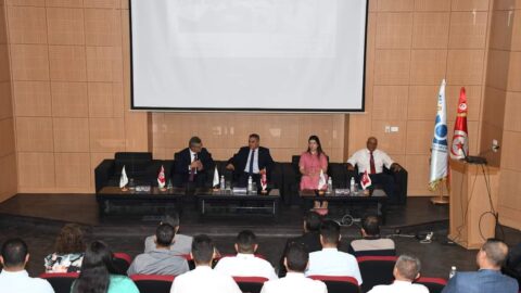 Le Ministre de l’Intérieur supervise l’ouverture d’un cours de formation spécial pour les personnes nouvellement accréditées