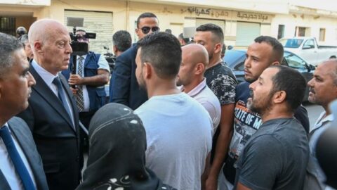 Il s’est entretenu avec les citoyens sur les coupures d’eau en cours. Le Président de la République est en visite dans la province de Mahdia.