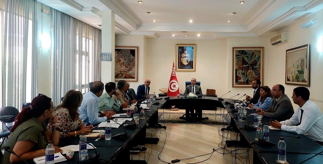 Le Ministre du Tourisme supervise la réunion régulière de suivi de la mise en œuvre des programmes de travail de l'Office National des Industries Traditionnelles