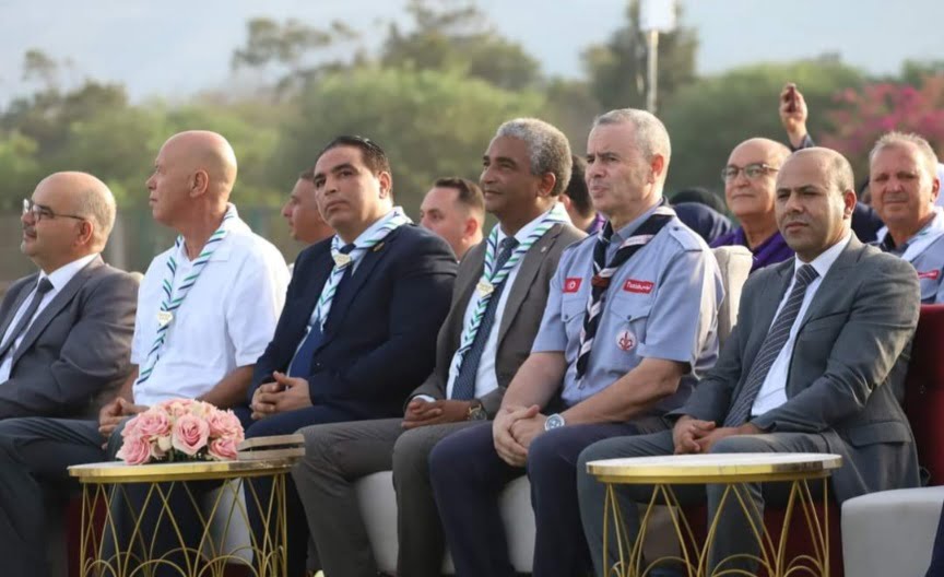 Avec la participation de 1 200 guides et dirigeantes scoutes...ouverture du premier jamboree international des guides pionnières