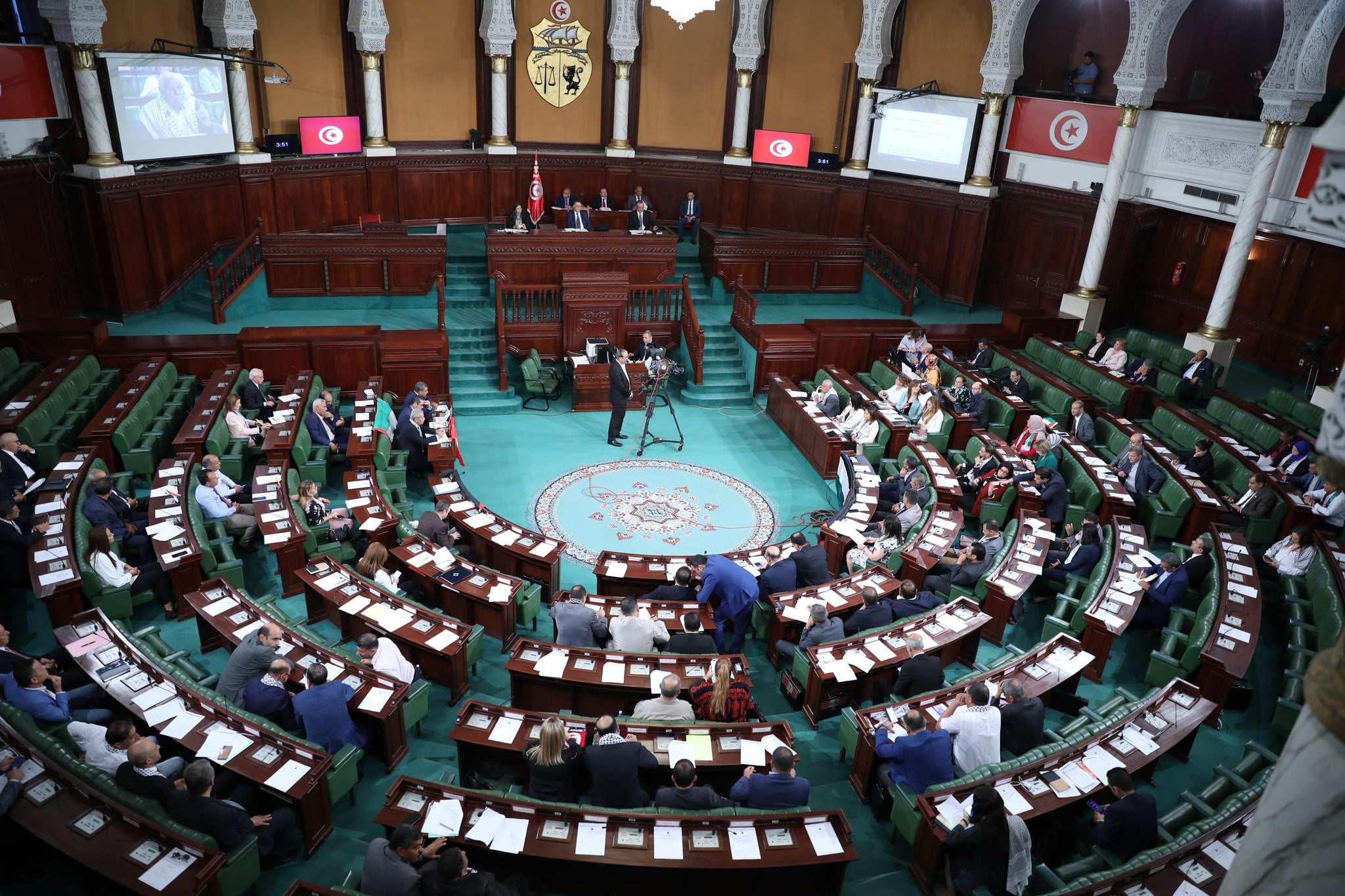 Parlement...deux séances plénières demain mardi et après-demain mercredi
