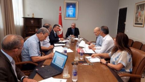 Le développement du tourisme dans les déserts et les oasis est au centre d’une séance de travail au ministère du Tourisme