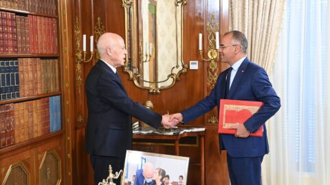 Pourquoi le président tunisien a-t-il limogé le Premier ministre avant les élections ?