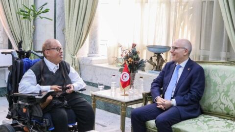 Le ministre des Affaires étrangères reçoit un ingénieur expert en intelligence artificielle et en technologie cloud computing