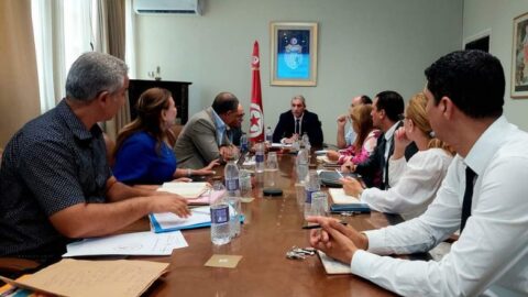 Le Ministre du Tourisme supervise une séance de travail sur la qualité globale dans le secteur des industries traditionnelles