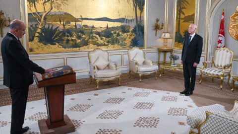 Pourquoi le président tunisien a-t-il changé de gouvernement quelques semaines avant les élections présidentielles ?