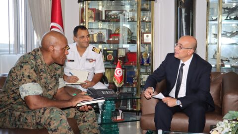 Le ministre de la Défense nationale rencontre le commandant du commandement militaire américain pour l’Afrique