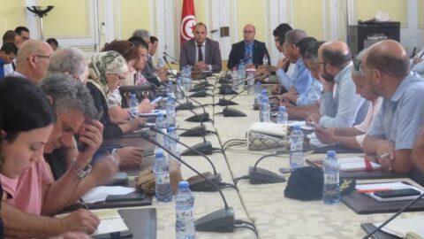Une séance de travail dans l’État tunisien pour discuter de la préparation financière et logistique des élections présidentielles