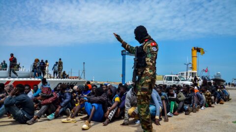 Guardian : Les coups et les viols sont à l’origine de la baisse du nombre d’immigrés en Italie