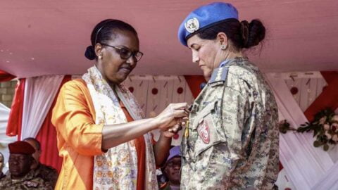 Remise de la Médaille des Nations Unies aux membres de l’unité tunisienne d’hélicoptères en République Centrafricaine