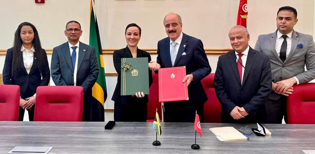 Ministre jamaïcain des Affaires étrangères: La signature d'un accord pour établir des relations avec la Tunisie est une étape importante sur la voie du développement de la coopération