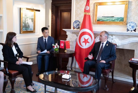 Le premier ministre s'entretient avec le gouverneur de la Banque d'import-export de Chine