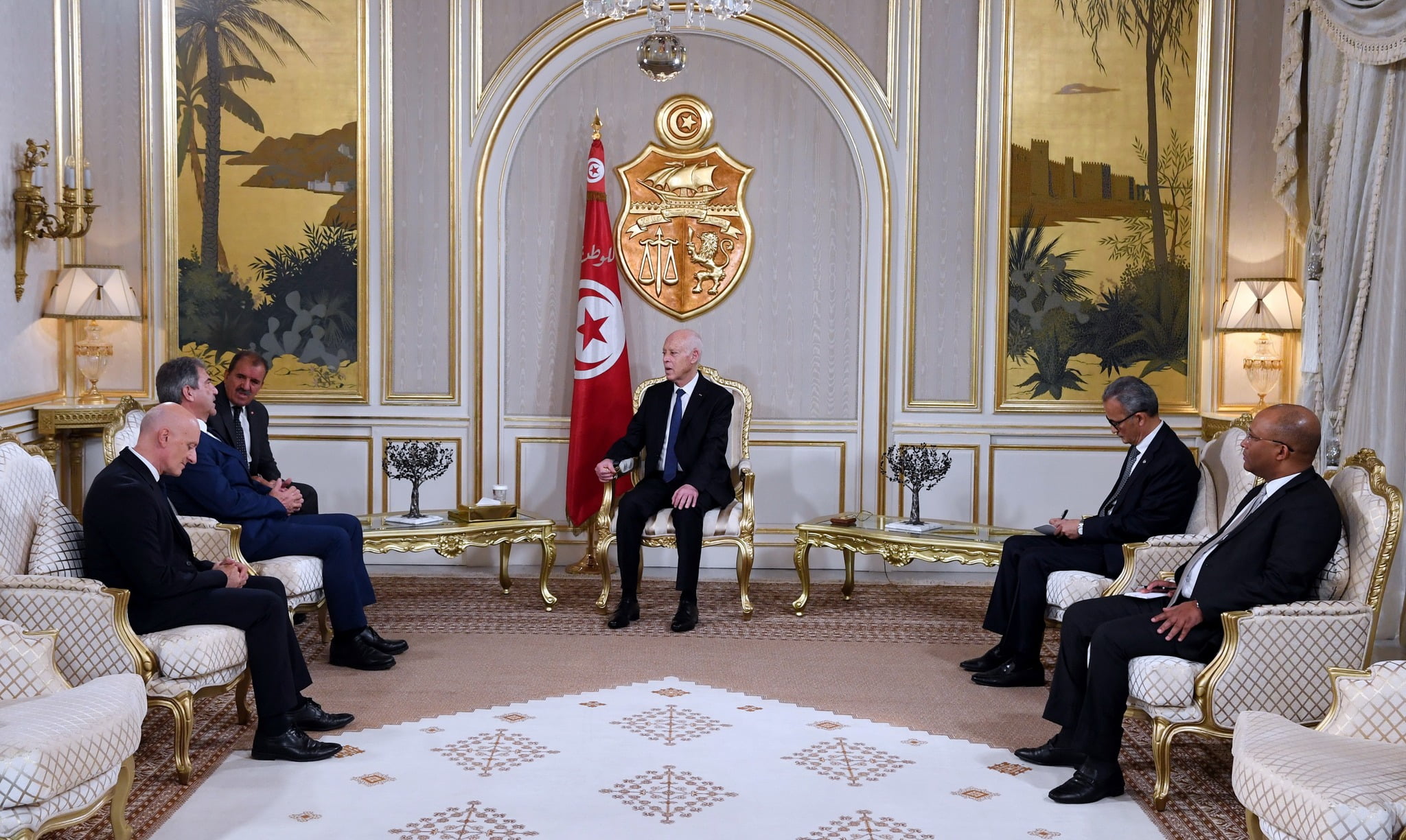 Le Président de la République reçoit les lettres de créance des nouveaux ambassadeurs en Tunisie