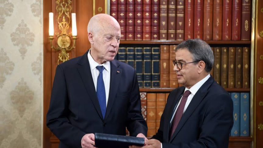 Le Président de la République : De nombreuses associations reçoivent d'énormes sommes d'argent de l'étranger et financent de nombreux partis