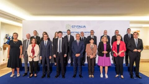 Secrétaire d’État aux Affaires étrangères depuis Naples : la Tunisie refuse d’être une plateforme de transit ou un espace de résidence temporaire pour les migrants irréguliers