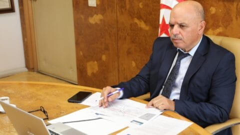 Le ministre des Transports confirme l’évolution de l’État vers la mise en place d’un système de transport urbain intégré et moderne, public et collectif.