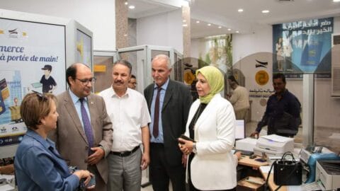 Le ministre des Technologies des communications effectue une visite sur le terrain dans un certain nombre d’installations de services