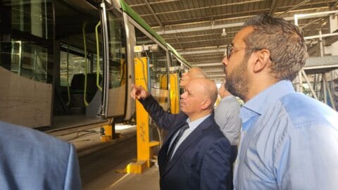 Le Ministre des Transports effectue une visite inopinée à l’atelier de maintenance des véhicules légers du métro de la Société des Transports de Tunis
