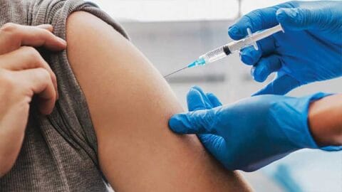 Elle a confirmé que la vaccination contre la grippe saisonnière est sans danger. Le ministère de la Santé conseille à partir du 17 octobre