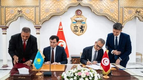 Signature d’un mémorandum d’accord entre la Tunisie et le Kazakhstan portant sur la mise en place d’un mécanisme de consultations politiques entre les ministères des affaires étrangères des deux pays.