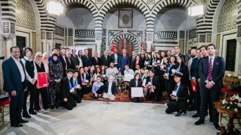 Le Premier ministre lors d’un cortège honorant un groupe de jeunes distingués : Vous êtes le bouclier de la Tunisie et la force constante de la construction