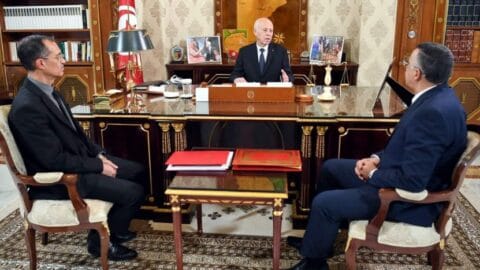 Il a confirmé que 230 000 hectares sont soit négligés, soit exploités aux prix les plus bas. Le Président de la République donne ses instructions pour préparer un texte donnant la priorité aux jeunes pour créer des entreprises privées.