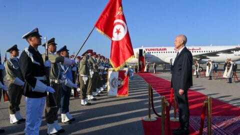 A l’invitation de Tebboune, le président de la République est en visite en Algérie
