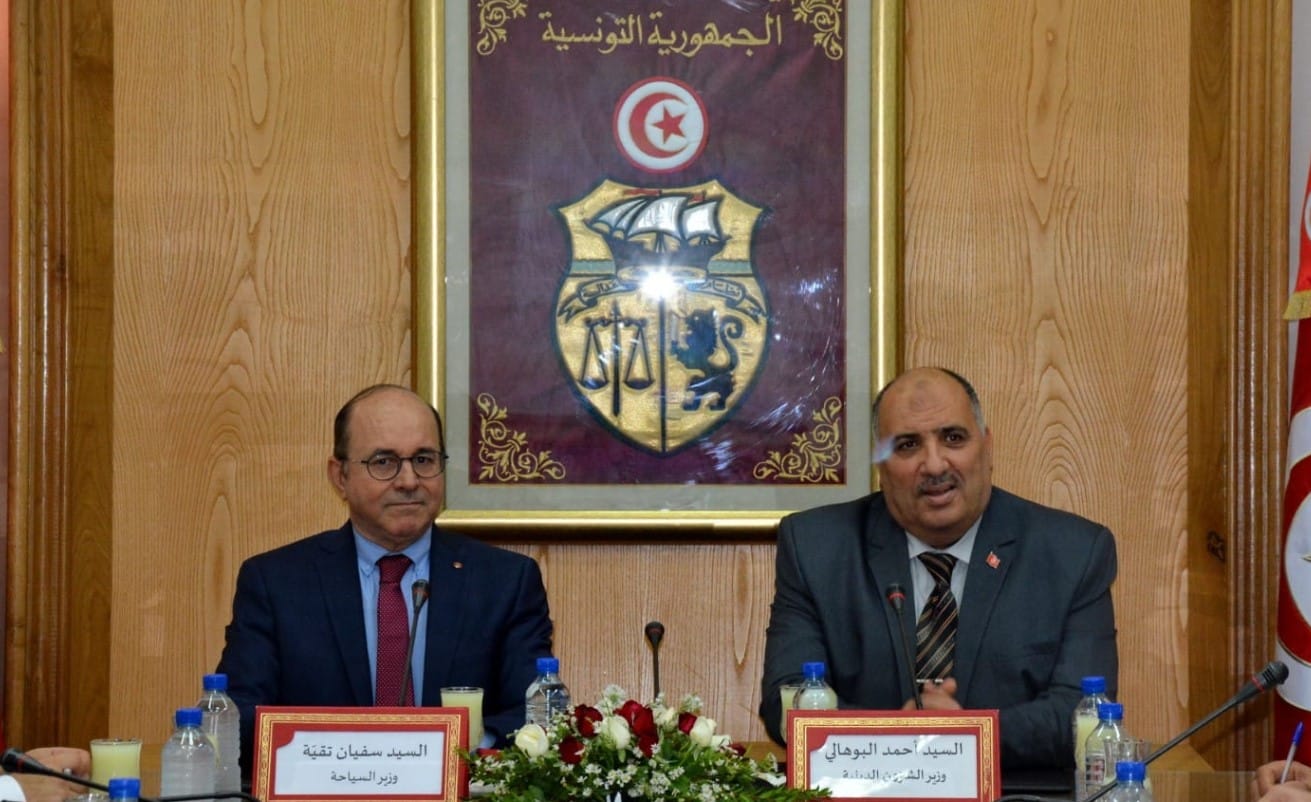 Signature du document d'orientation relatif à l'organisation de la Omra entre les ministères des Affaires religieuses et du Tourisme