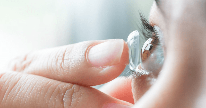 Les médecins mettent en garde contre les dangers d’une mauvaise utilisation des lentilles de contact
