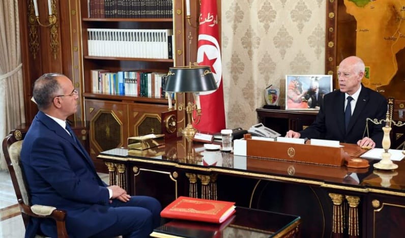 Le Président de la République : La plupart des projets ne se trouvent que dans les rayons, et s'ils sont retirés après des années, alors un nouveau comité sera créé pour convoquer un comité.