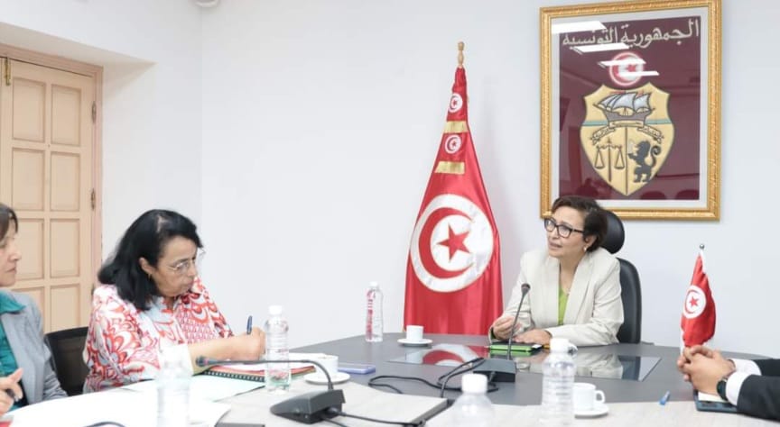 Le ministre de la Famille tient une séance de travail sur les programmes de coopération avec l'Union tunisienne pour la solidarité sociale