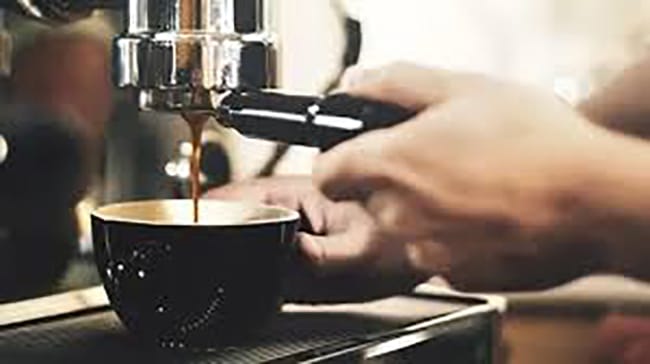 Chambre des Propriétaires de Cafés, Classe 1 : Une augmentation de 200 millimètres du café destiné aux professionnels... et les prix grand public sont libres.