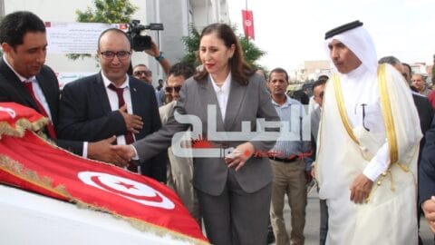 Le ministre de l’Equipement et l’ambassadeur du Qatar en Tunisie supervisent la livraison de 810 logements sociaux à Sidi Hussein à leurs bénéficiaires.