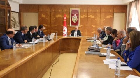Le Ministre des Transports tient une séance de travail sur le réseau de métro léger à Sfax