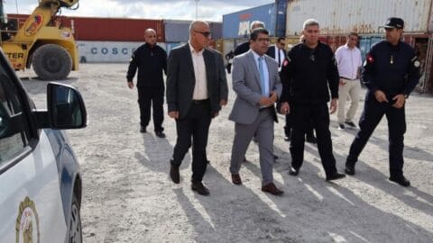 Le Directeur Général des Douanes effectue une visite d’inspection aux entrepôts de garde douanière de Brades et Tunis Al-Mina